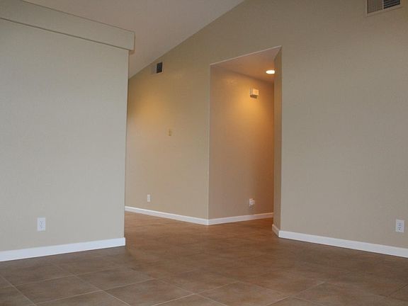 5th image of 2398 Glenview Dr