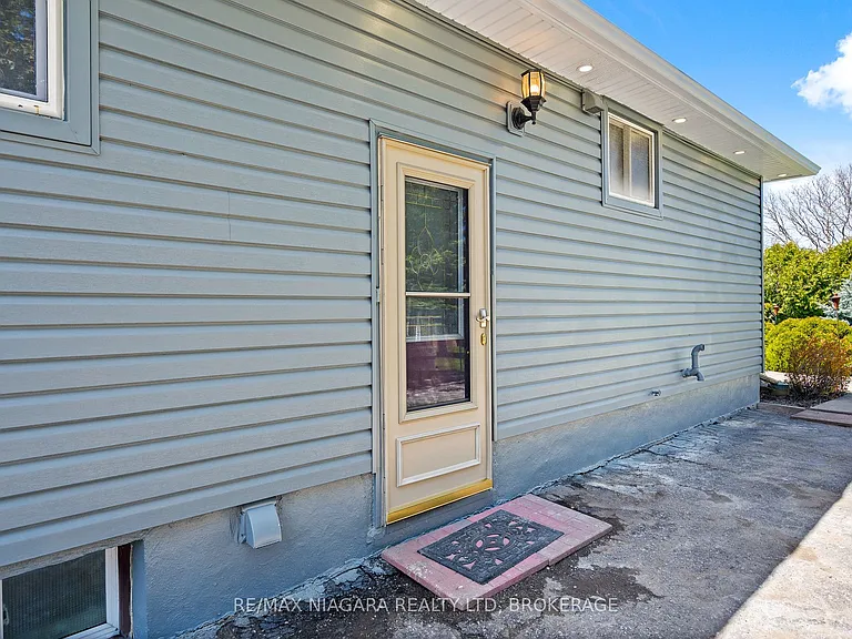 8235 Paddock Trail Dr #LOWER — Photo 2