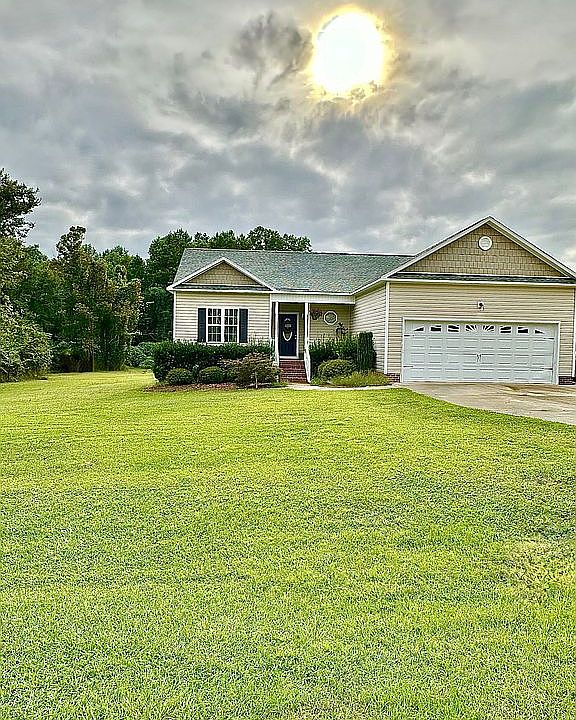 1st image of 370 Moonlight Dr