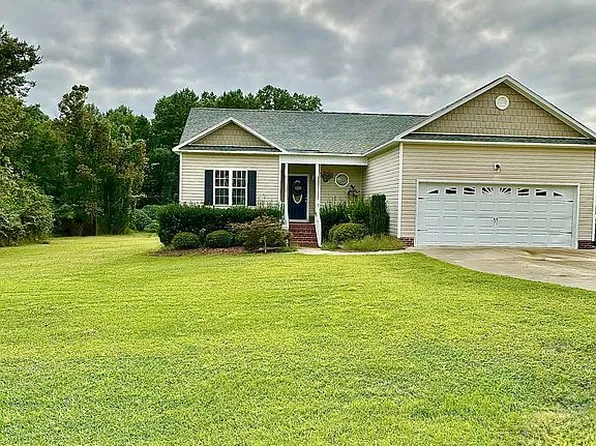 370 Moonlight Dr, Fuquay Varina, NC 27526