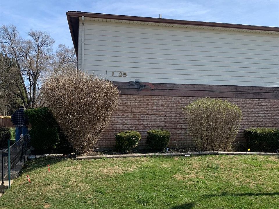 2nd image of 1425 Villa Ct