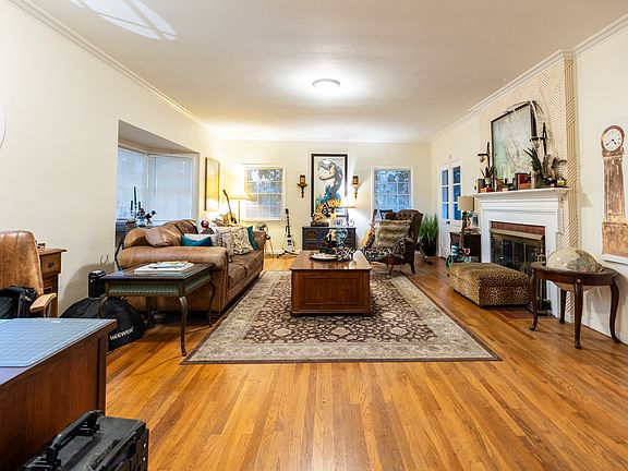 4th image of 218 Lincoln Ave