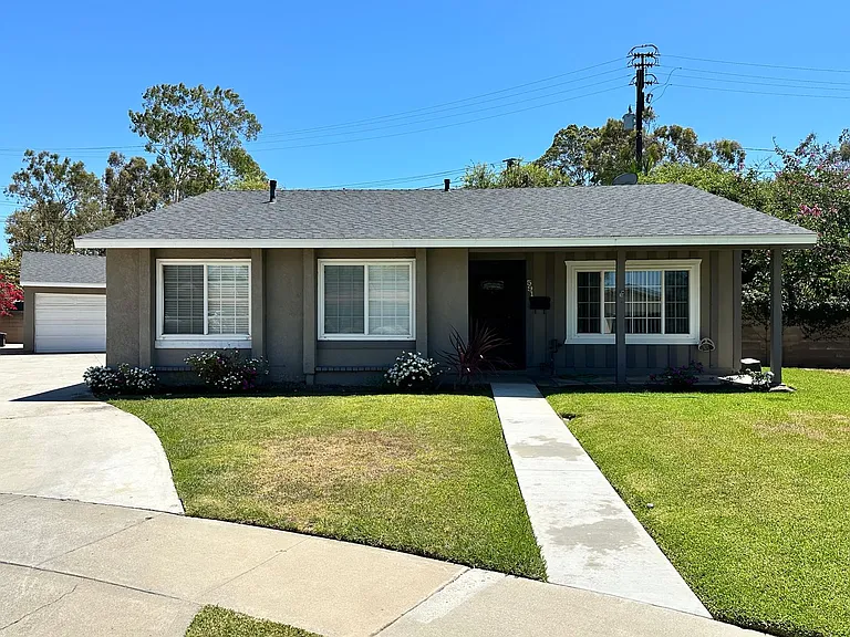 591 Fayette Cir — Photo 1