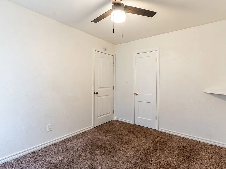 1621 Thompson Dr — Photo 9