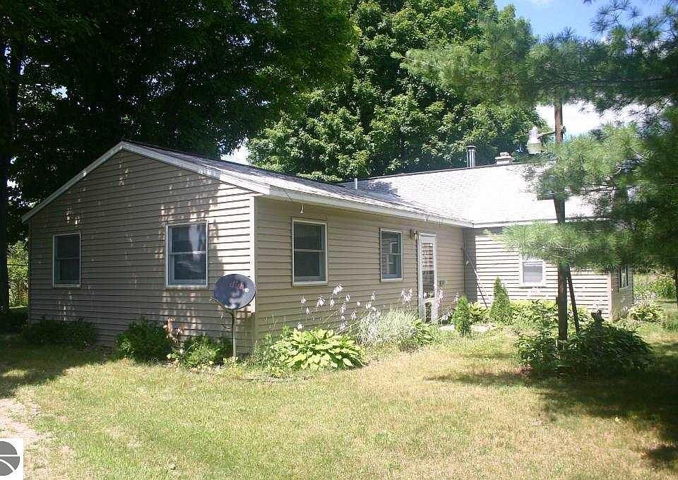 1st image of 1061 N Davison