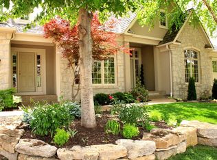 11516 Cedar St, Leawood, KS 66211