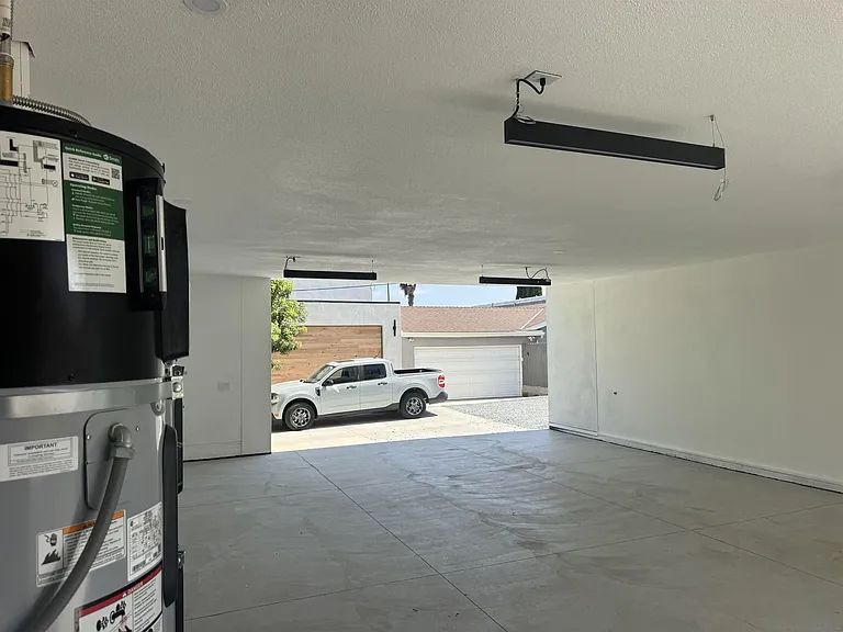 2525 Beryl St — Photo 7