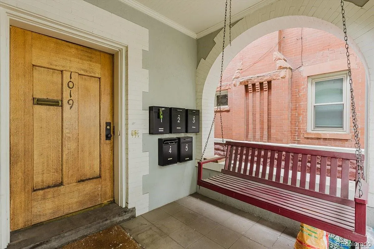2 bed, 1.0 bath, 1469 sqft, $3,300 — Photo 3