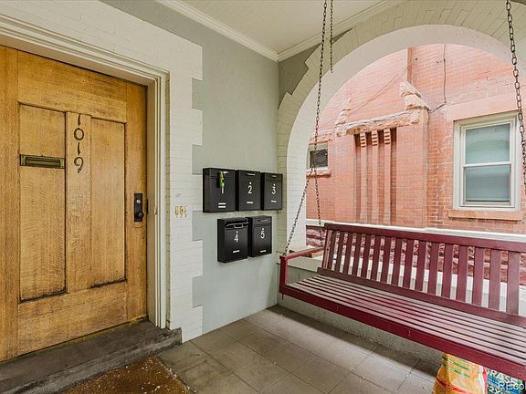 3rd image of 1019 N Clarkson Street #1