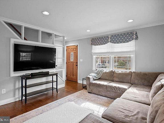 4th image of 47 McLean St