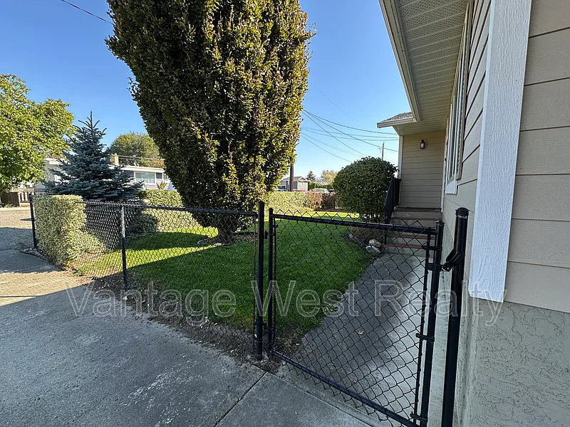 3 bed, 2.5 bath, 2000 sqft, $3,450 — Photo 2