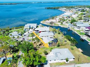 352 Oak St, Englewood, FL 34223