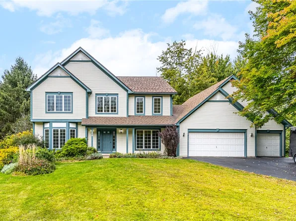 1250 Conifer Cove Ln, Webster, NY 14580