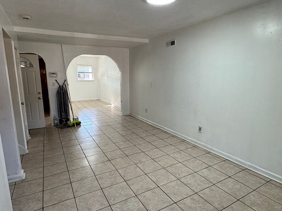 1st image of 1039 Underhill Ave