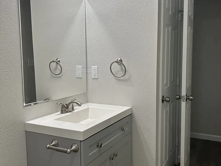 407 N Justin Ave #C — Photo 7