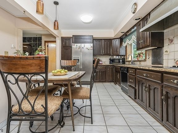 5th image of 1868 AMWELL ROAD