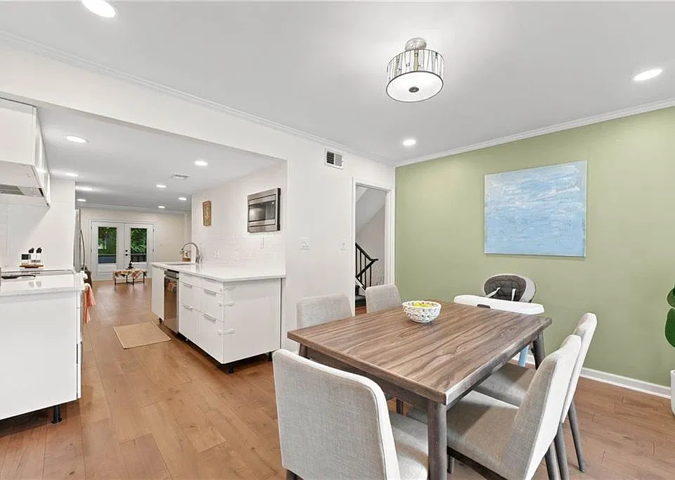 8 Ivy Rdg NE