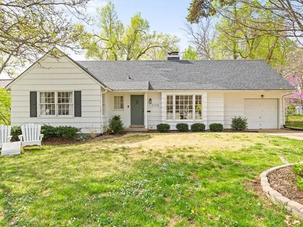 2705 W 73rd St, Prairie Village, KS 66208