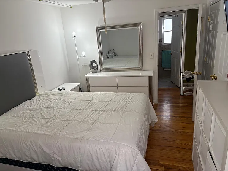 847 Bond St — Photo 14