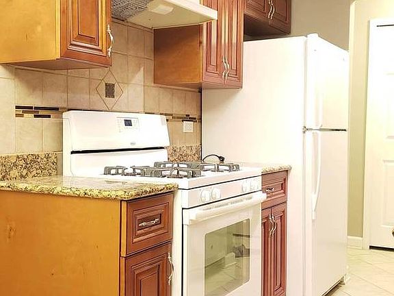 5th image of 200 Willow Ln APT C204