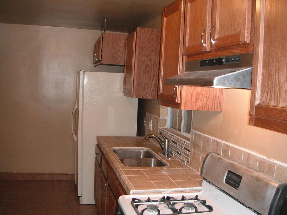 2nd image of 1807 S Birch St