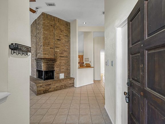 4th image of 3012 Walnut Springs Dr