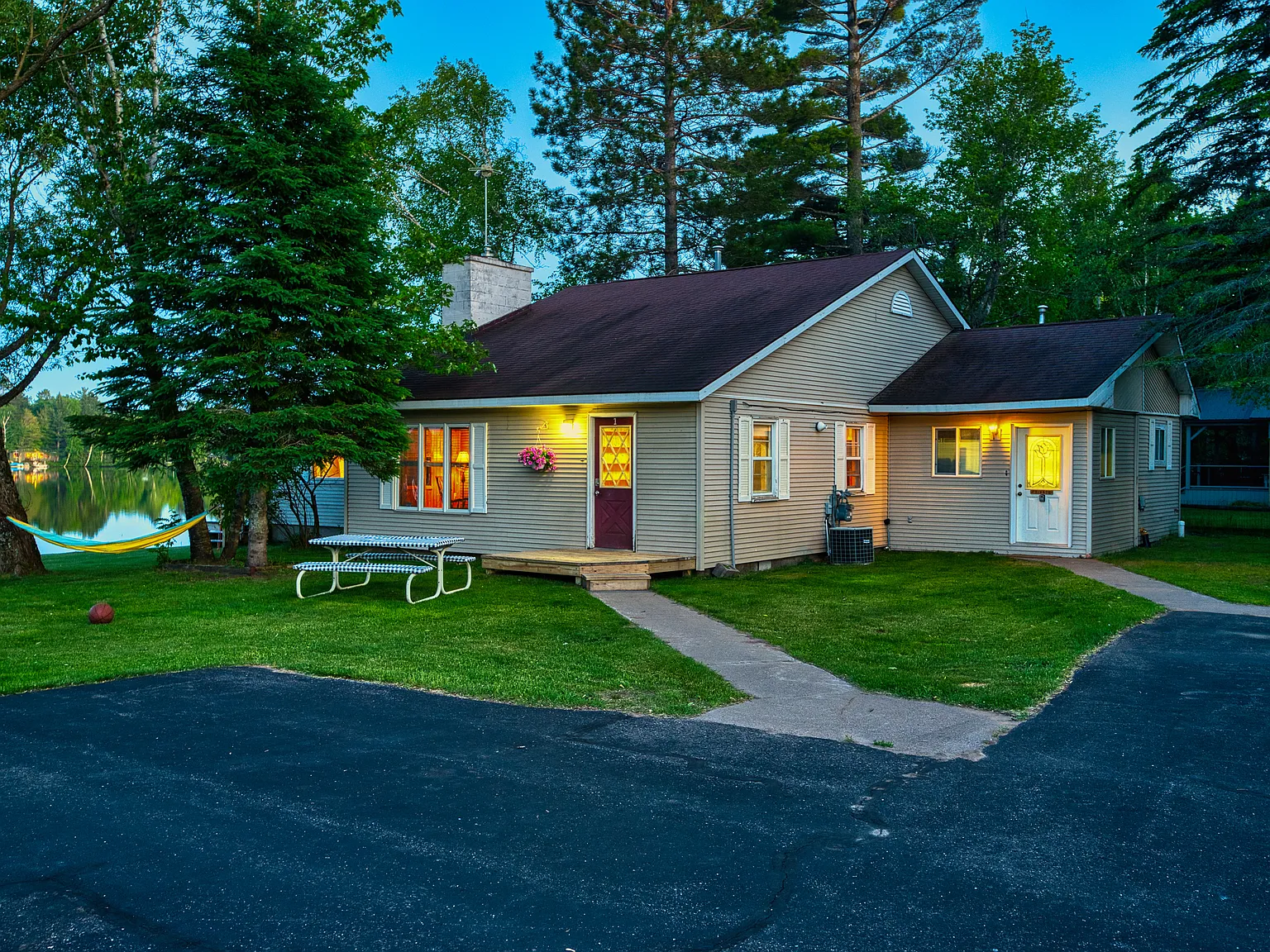 3 bed, 1390 sqft, $2,000 — Photo 3