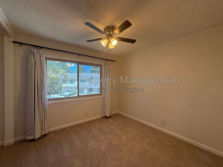 694 Deerhunter Ln — Photo 12