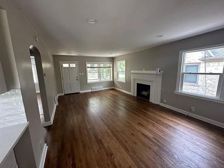 825 E Hampton Ave — Photo 12