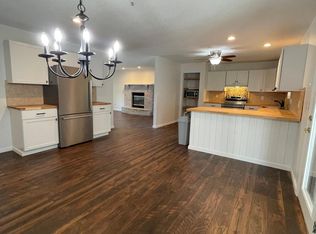 1936 Llewellyn Rd, Swansea, IL 62223