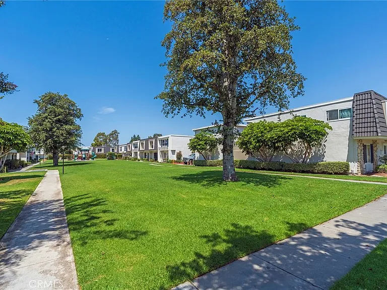 10062 Ellis Ave — Photo 40