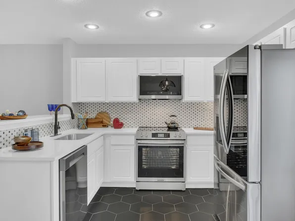 3281 Harpeth Springs Dr, Nashville, TN 37221