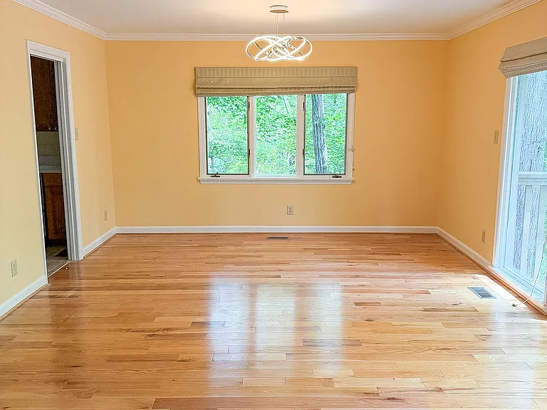 106 Montrose Dr — Photo 9