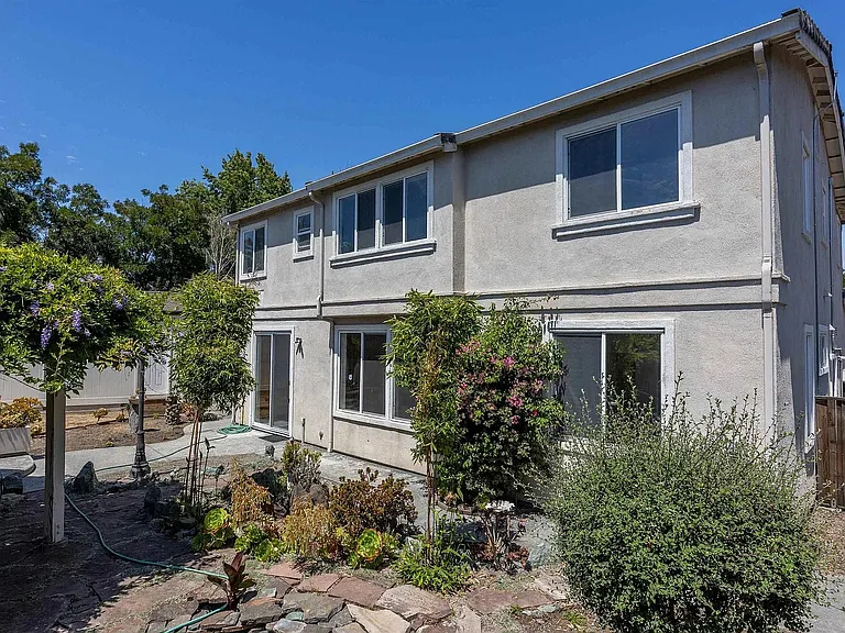 552 Stonehaven Ct — Photo 43