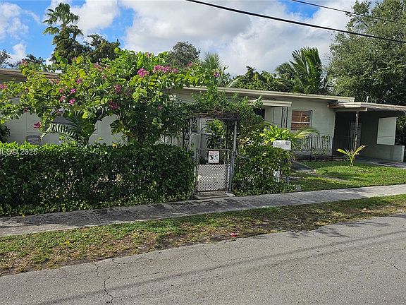 2nd image of 17000-17002 NE 3rd Ct