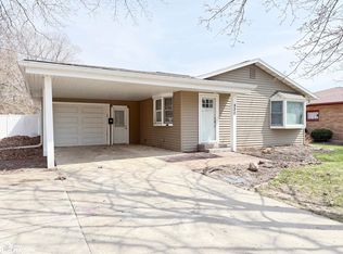 820 5th St SW, Hampton, IA 50441