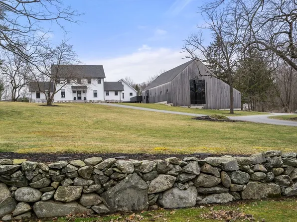 28 Pleasant St, Sherborn, MA 01770