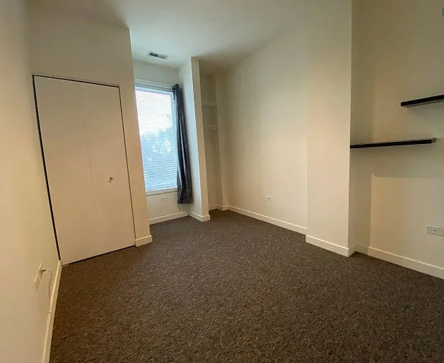 3 bed, 2.5 bath, 2033 sqft, $4,000 — Photo 3