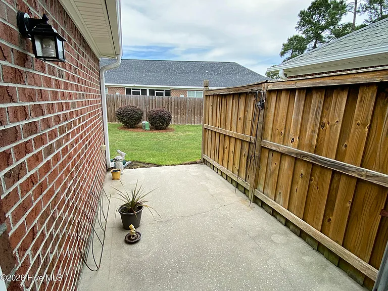 1041 Bridgeport Way — Photo 17