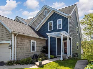 197 S Oak Ridge Cir, Erie, PA 16509