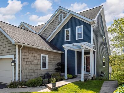 197 S Oak Ridge Cir, Erie, PA, 16509