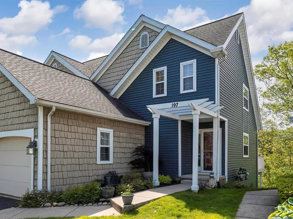 197 S Oak Ridge Cir, Erie, PA 16509
