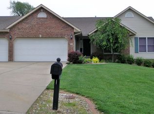 206 Longview Dr, Columbia, IL