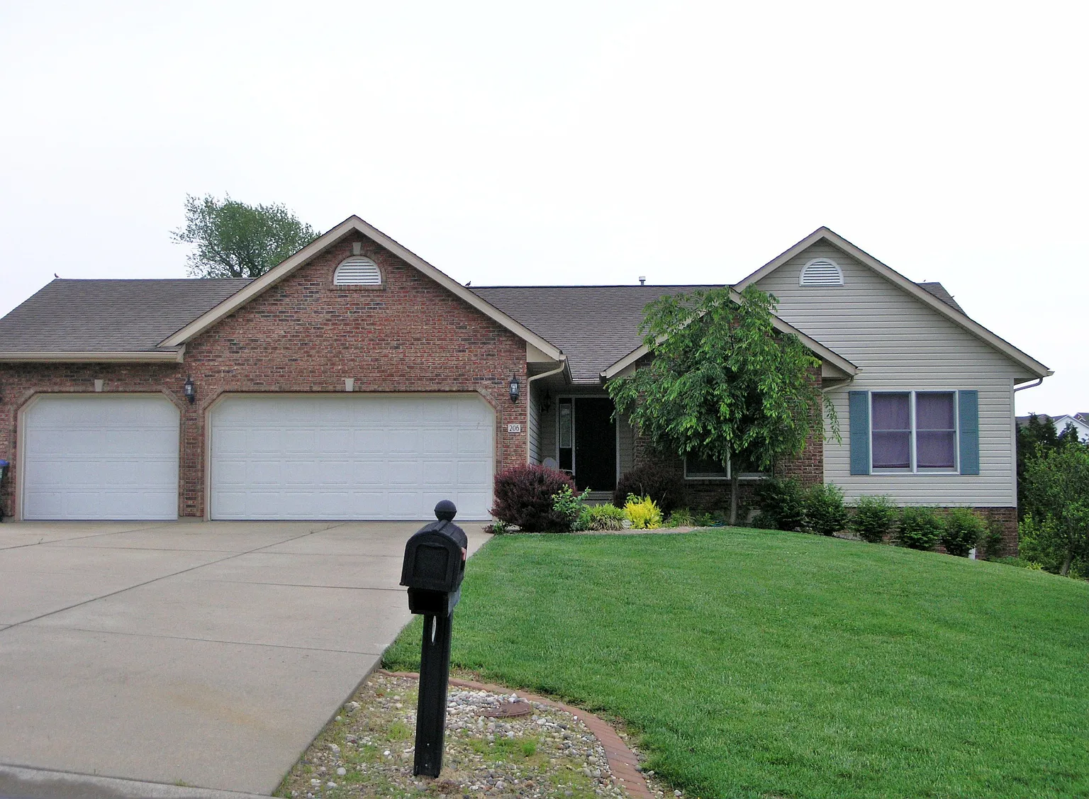 206 Longview Dr photo 1