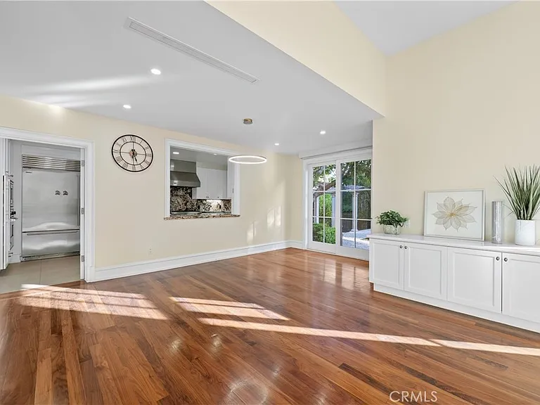1049 Oak Grove Pl — Photo 33