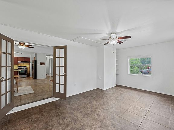 5th image of 115 Mandalay St