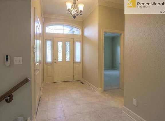 LARGE OPEN TILED ENTRY