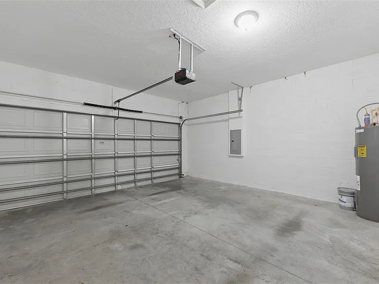 304 Begonia Ct — Photo 31