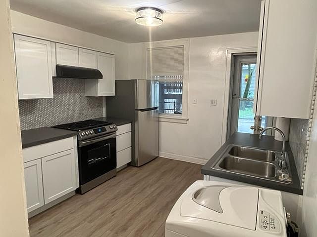 1st image of 1021 W Newport Ave