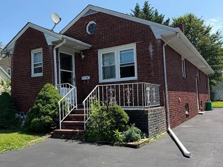 6 Lewis St — Photo 1